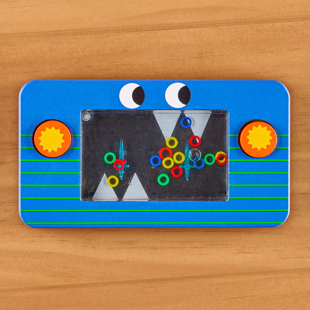 Kikkerland Kidoki Handheld Water Ring-Toss Game
