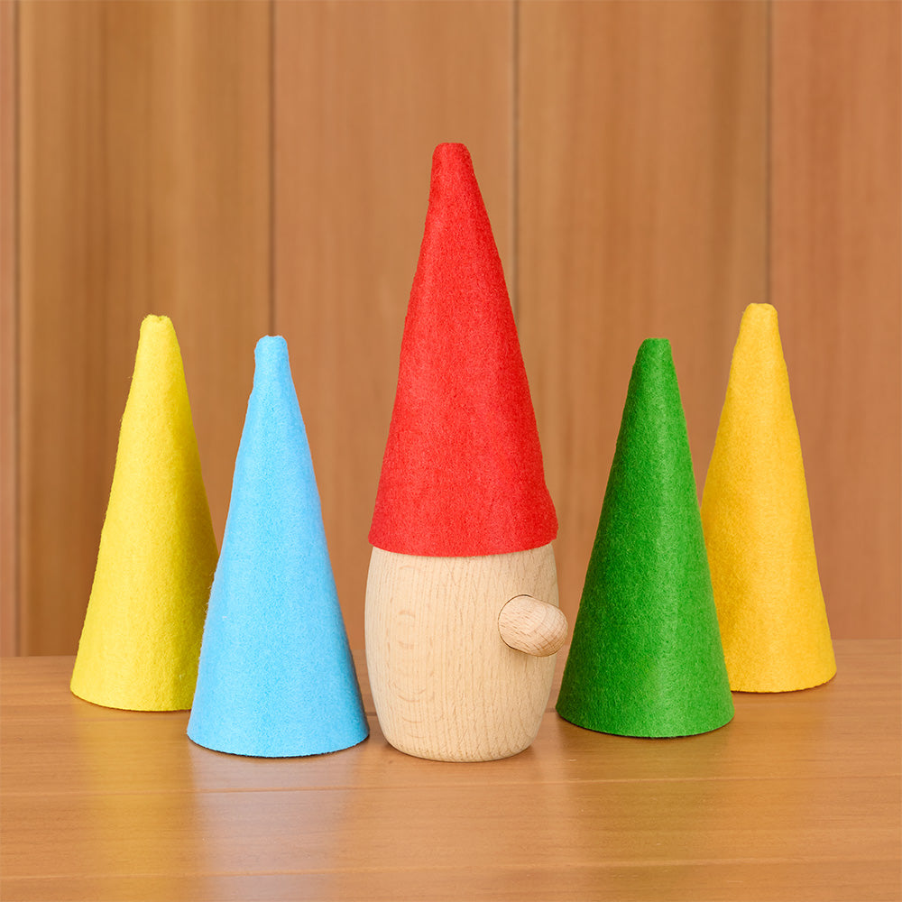 Kikkerland Huckleberry "Where Is My Hat?" Game