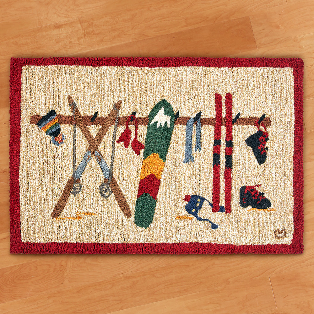 Chandler 4 Corners 2' x 3' Hooked Rug, Ski Rack