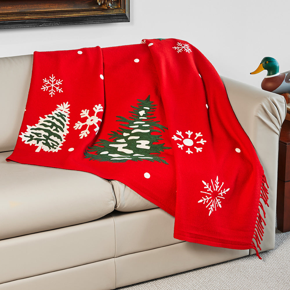 Chandler 4 Corners 52" x 70" Wool Throw, Snowflakes with Trees