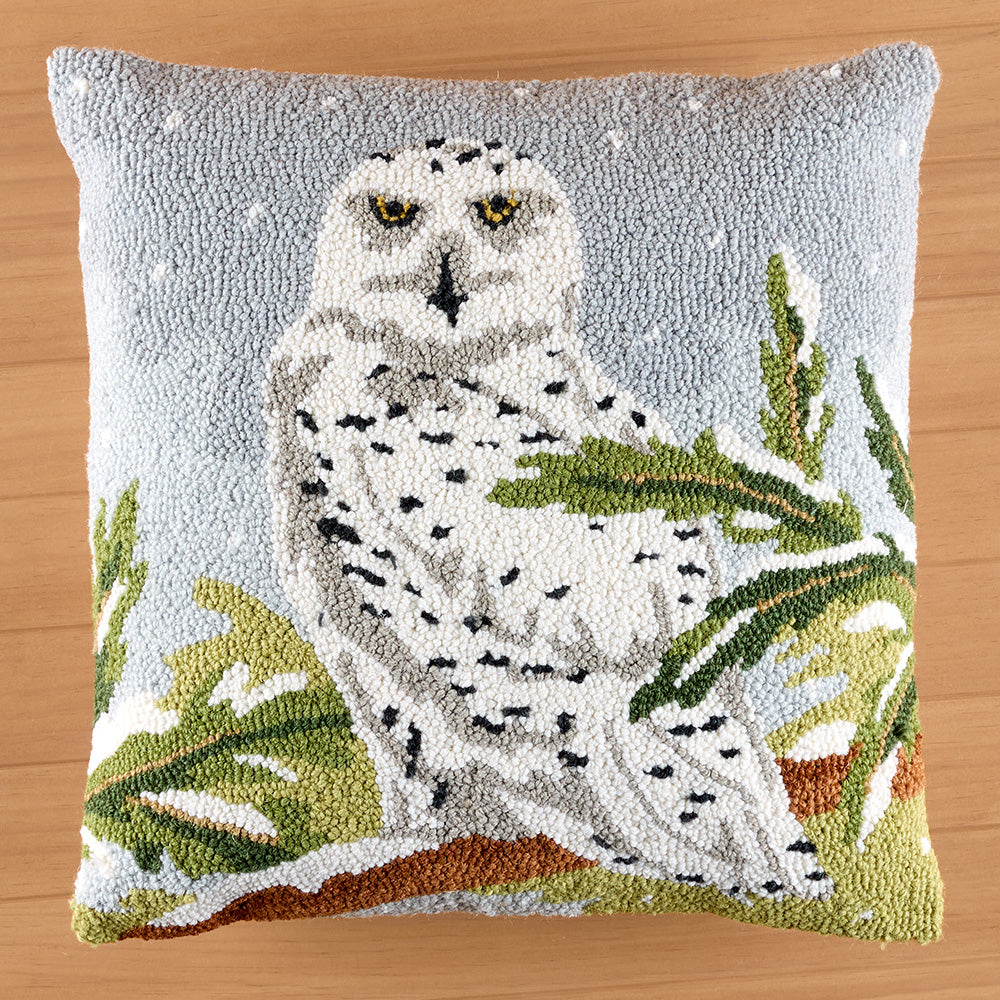 Peking Handicraft 18" Hooked Pillow, Snowy Owl
