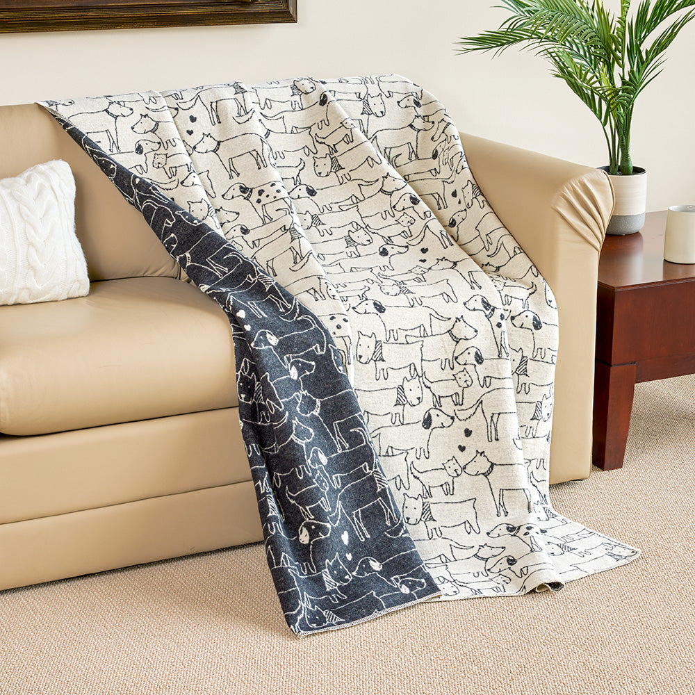 David Fussenegger JUWEL Flannel Throw, Best Friend Dogs